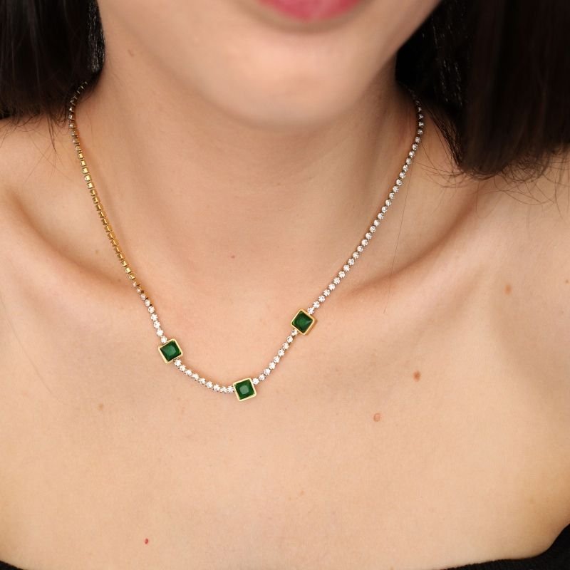 Colar Cravejado com Pedras Verdes em Aço Inox (Linha Premium)