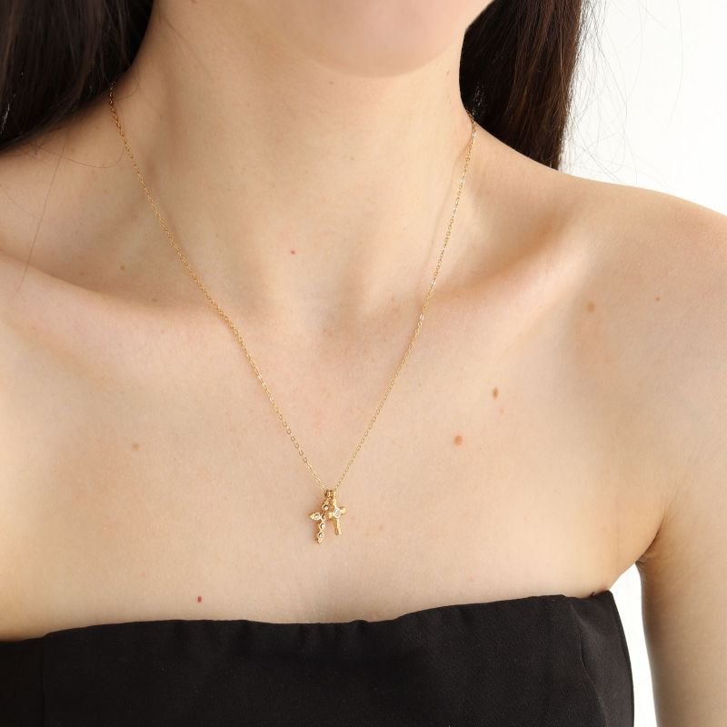 Colar Cruz Delicado em Aço Inox (Linha Premium)