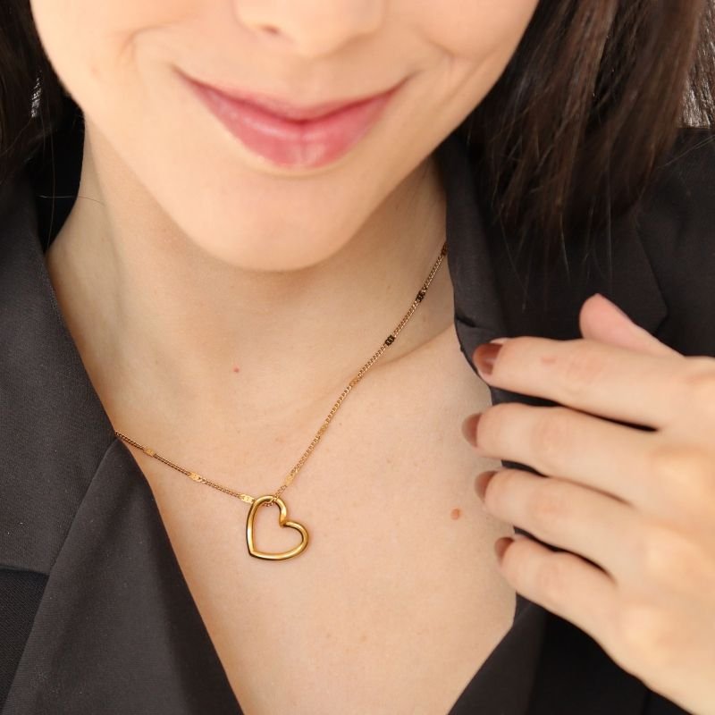 Colar Delicado com Pingente Coração em Aço Inox