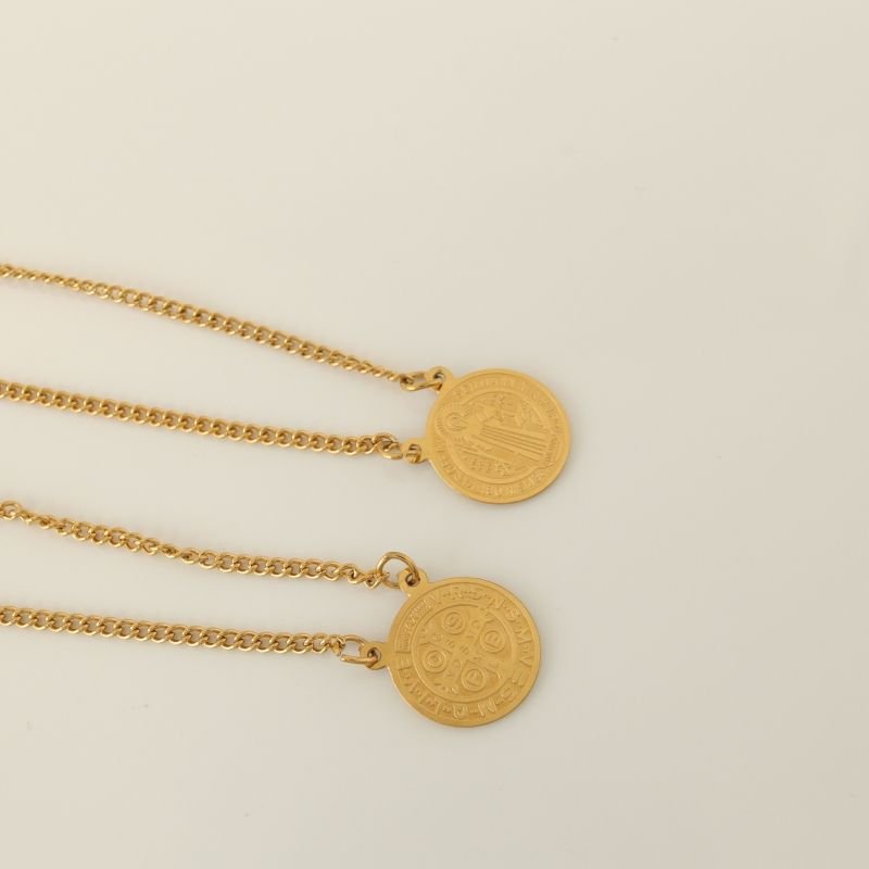 Colar Escapulário São Bento em Aço Inox