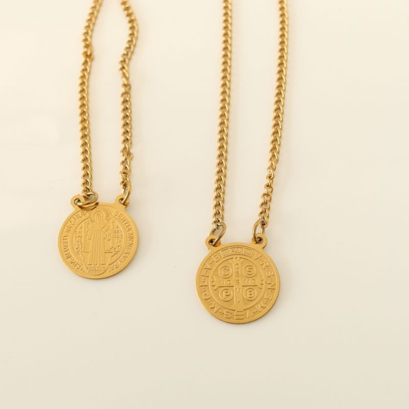 Colar Escapulário São Bento em Aço Inox