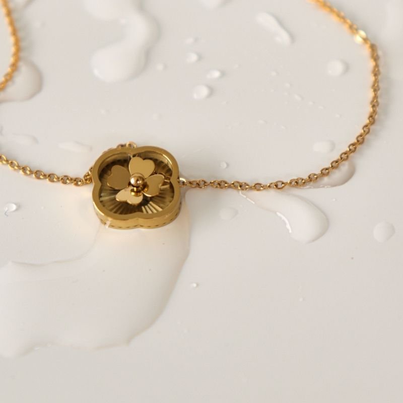 Colar Flor Delicada em Aço Inox