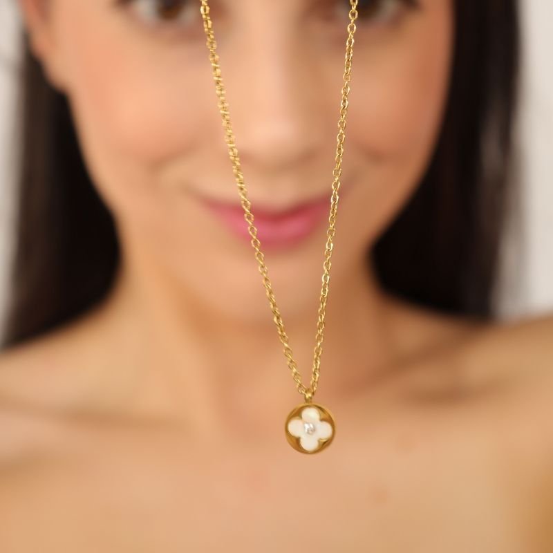 Colar Flor Delicada em Aço Inox