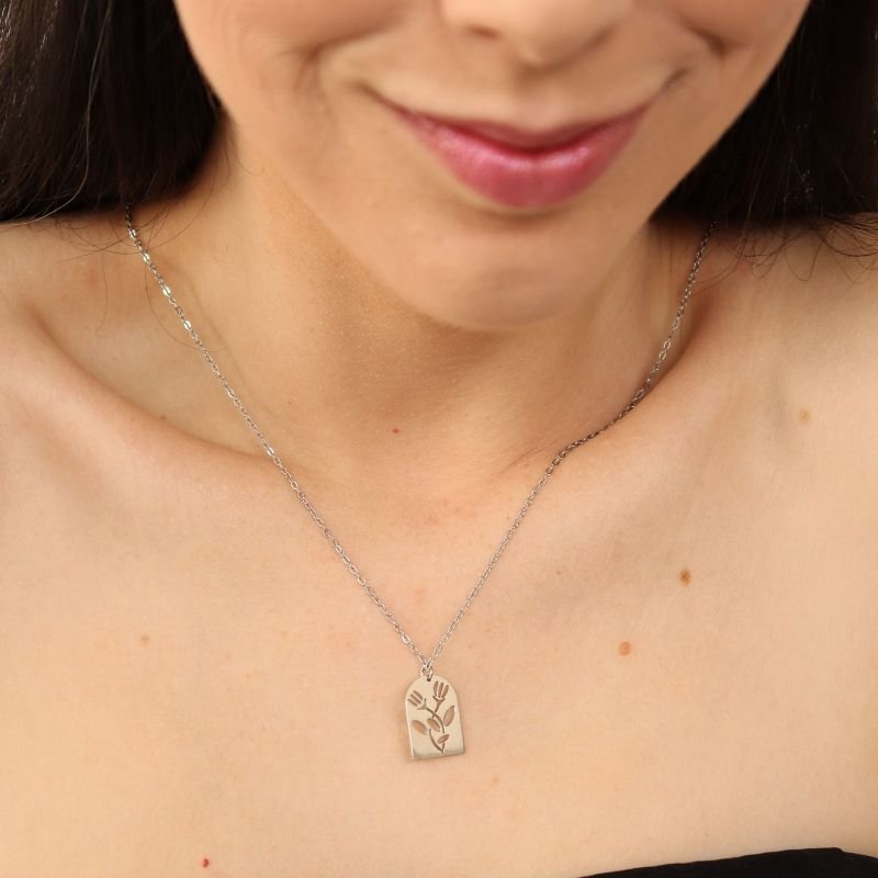 Colar Flor Delicado em Aço Inox