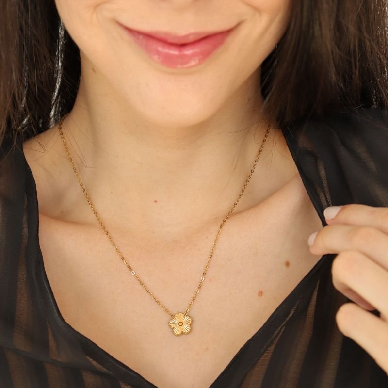 Colar Flor em Aço Inox