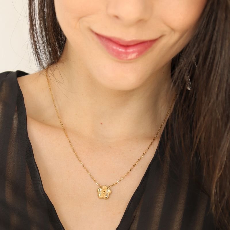 Colar Flor em Aço Inox