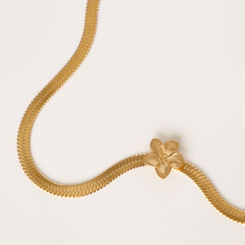 Colar Flor Laminado em Aço Inox (Linha Premium)