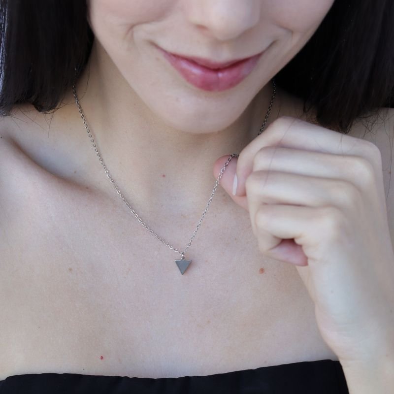 Colar Geométrico Delicado em Aço Inox