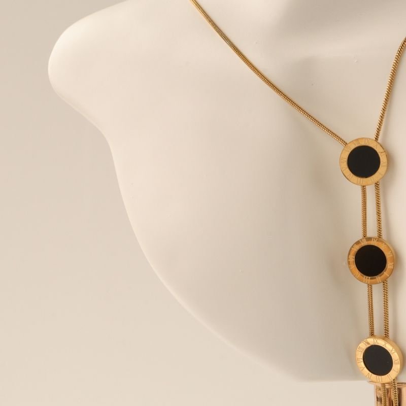 Colar Gravatinha com Números Romanos em Aço Inox (Linha Premium)