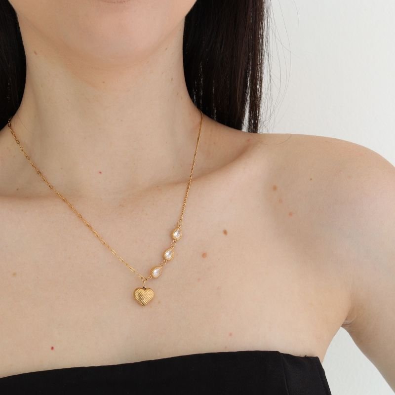 Colar Gravatinha Coração e Pedrinhas em Aço Inox