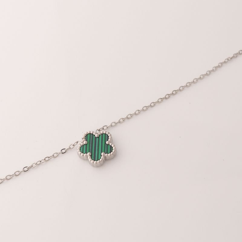 Colar Inspiração Van Cleef Verde com Detalhes em Aço Inox