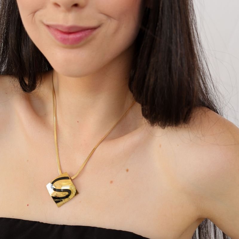 Colar Laminado com Detalhe em Aço Inox