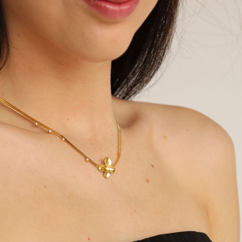 Colar Laminado com Flor em Aço Inox (Linha Premium)