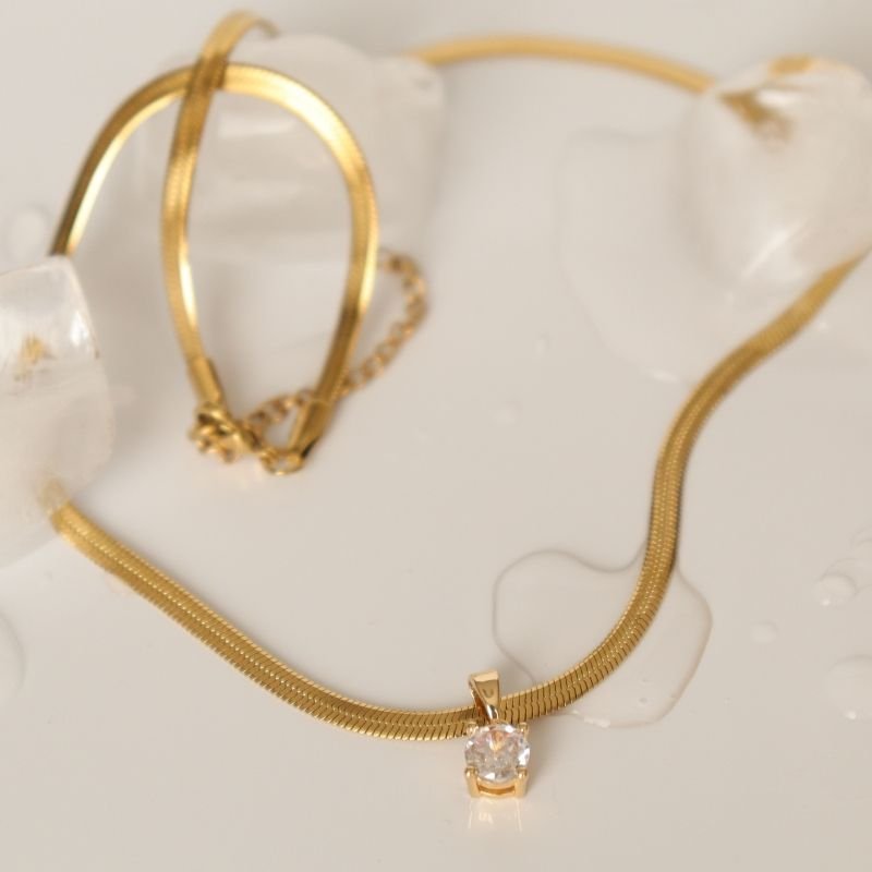 Colar Laminado com Ponto de Luz – Corrente Aço Inox e Pingente Metálico (Linha Premium)