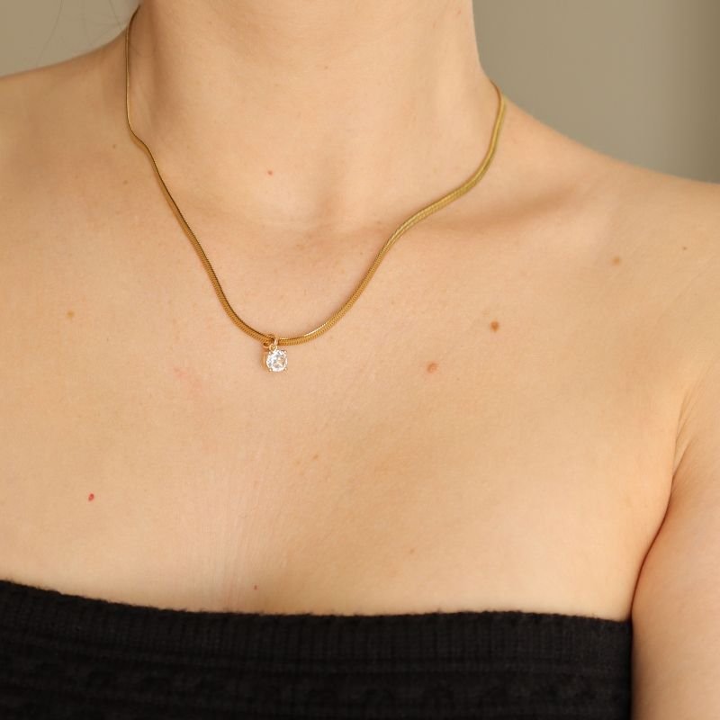 Colar Laminado com Ponto de Luz – Corrente Aço Inox e Pingente Metálico (Linha Premium)