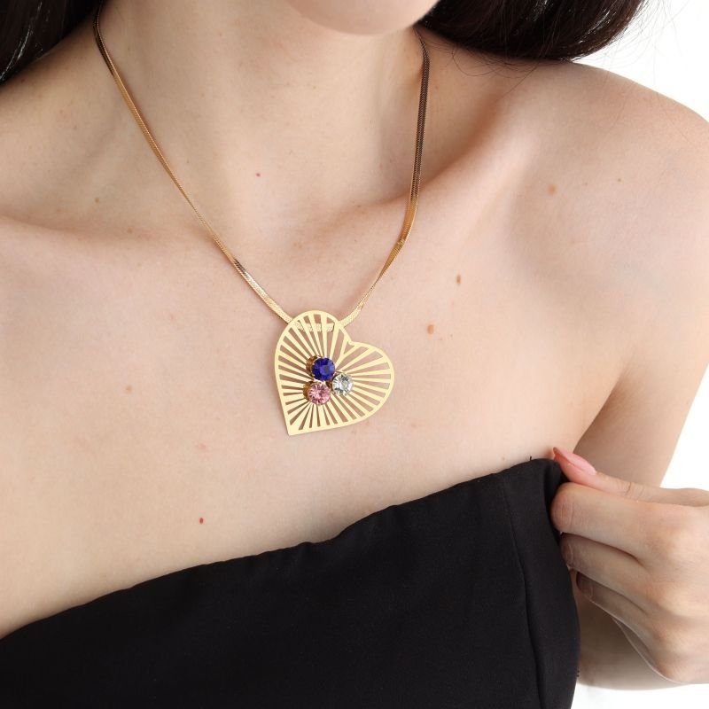 Colar Laminado Coração com Pedrinhas em Aço Inox