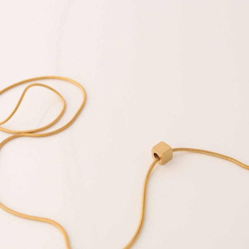 Colar Minimalista Delicado em Aço Inox