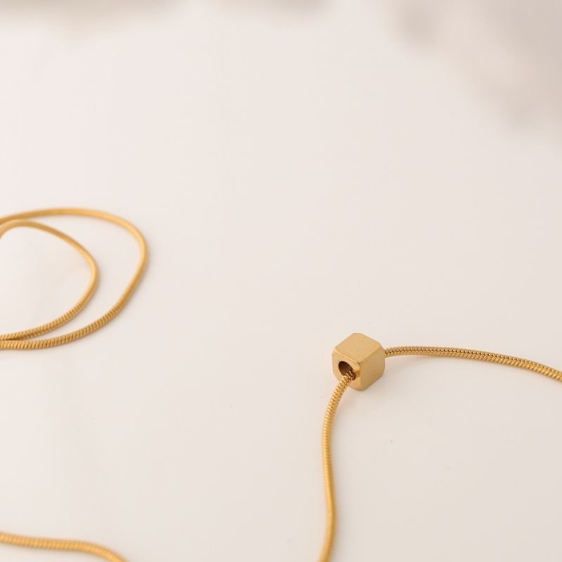 Colar Minimalista Delicado em Aço Inox