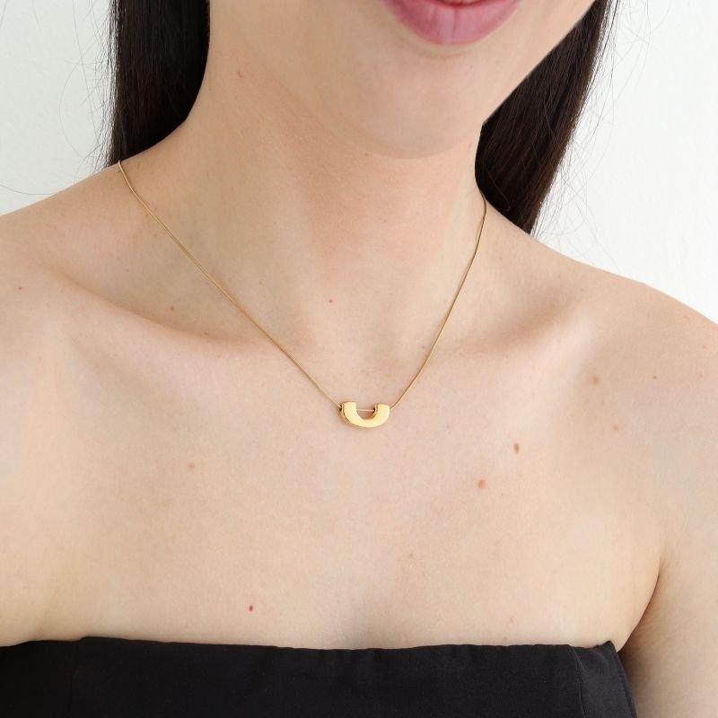 Colar Minimalista em Aço Inox