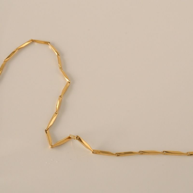 Colar Longo Essência Minimalista em Aço Inox