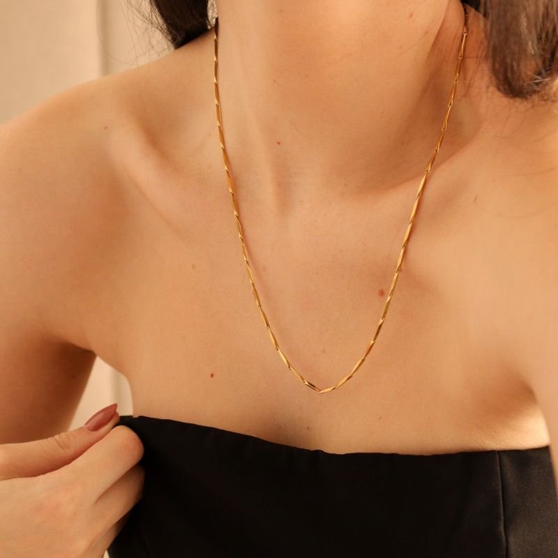 Colar Longo Essência Minimalista em Aço Inox