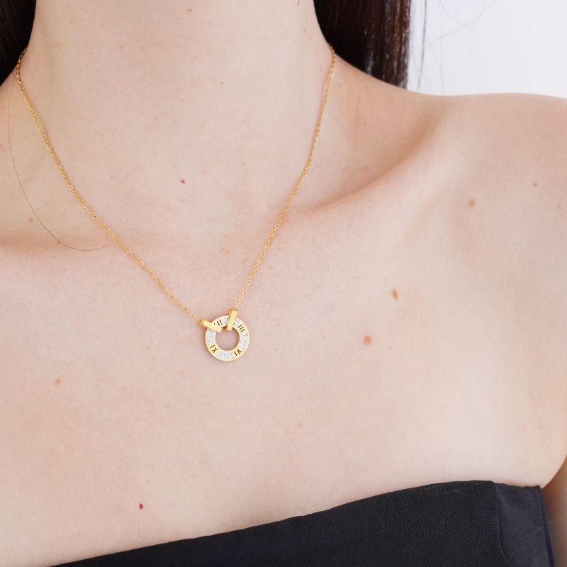 Colar Número Romano com Strass em Aço Inox