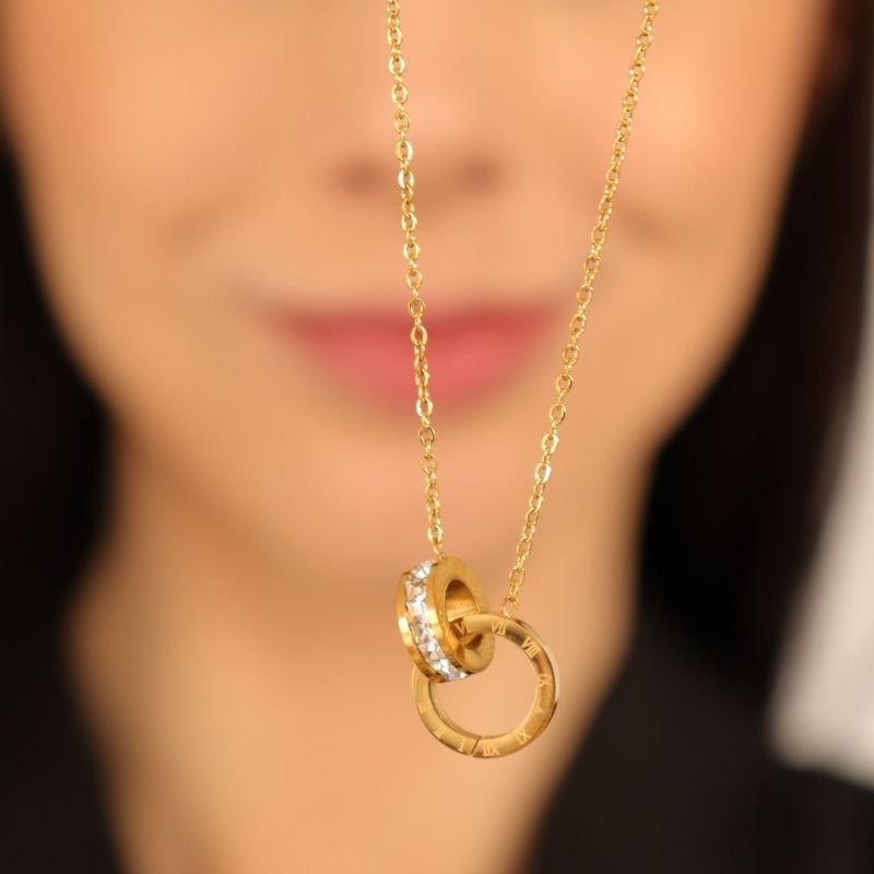 Colar Número Romano Cravejado em Aço Inox (Linha Premium)