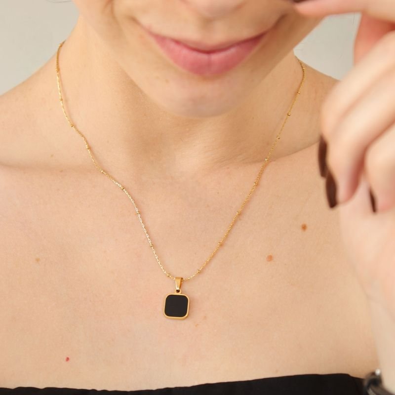 Colar Pedra Preta em Aço Inox