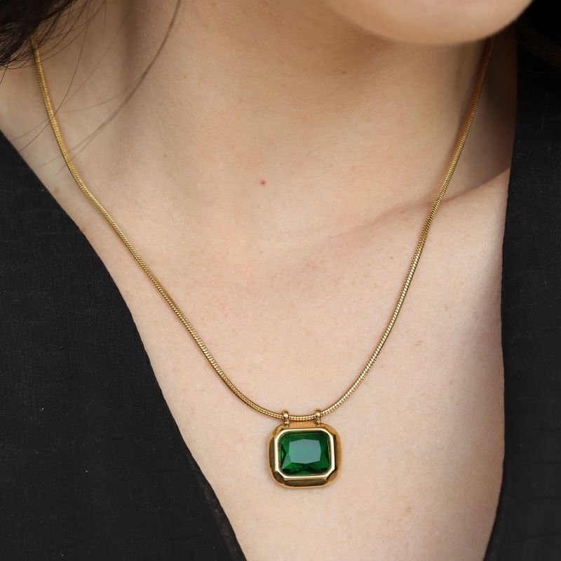 Colar Pedra Verde em Aço Inox (Linha Premium)