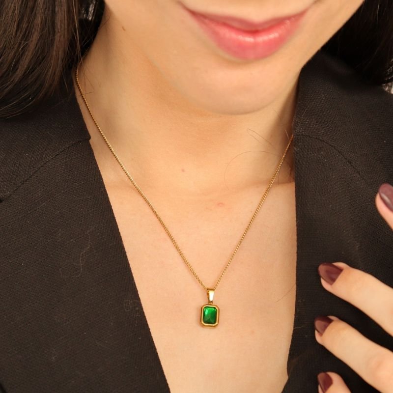 Colar Pedrinha Verde Delicado em Aço Inox