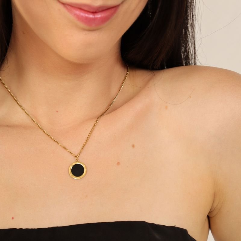 Colar Pingente Preto Números Romanos em Aço Inox