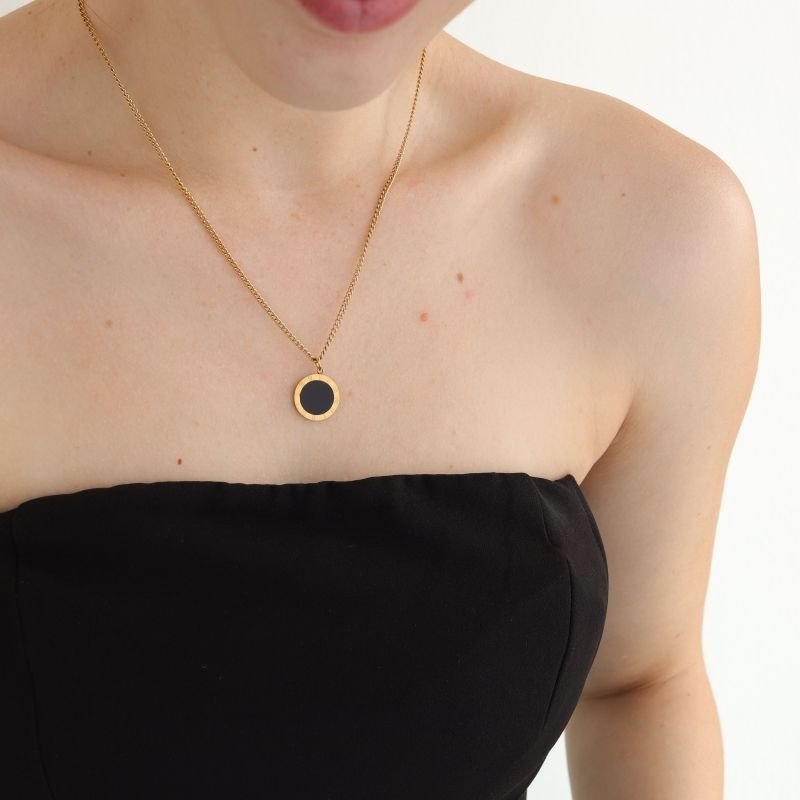 Colar Pingente Preto Números Romanos em Aço Inox