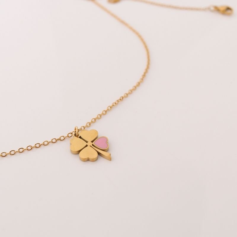 Colar Trevo com Resina Rosa em Aço Inox