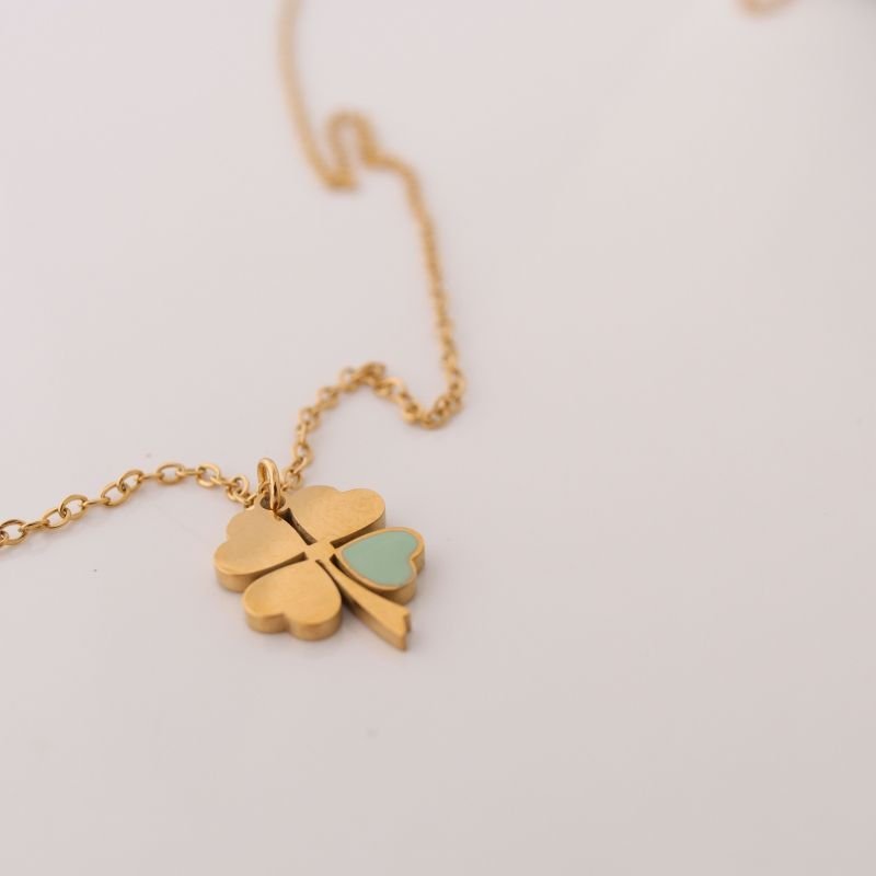 Colar Trevo com Resina Verde em Aço Inox