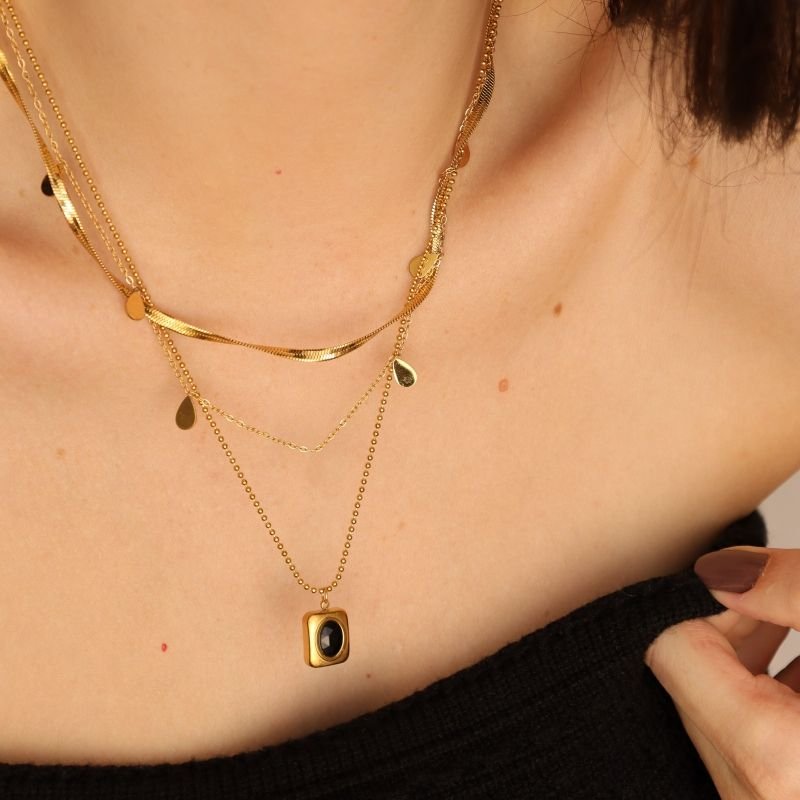 Colar Triplo com Pedra em Aço Inox