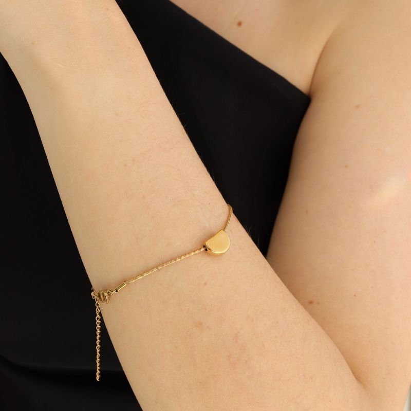 Pulseira com Detalhe Minimalista em Aço Inox