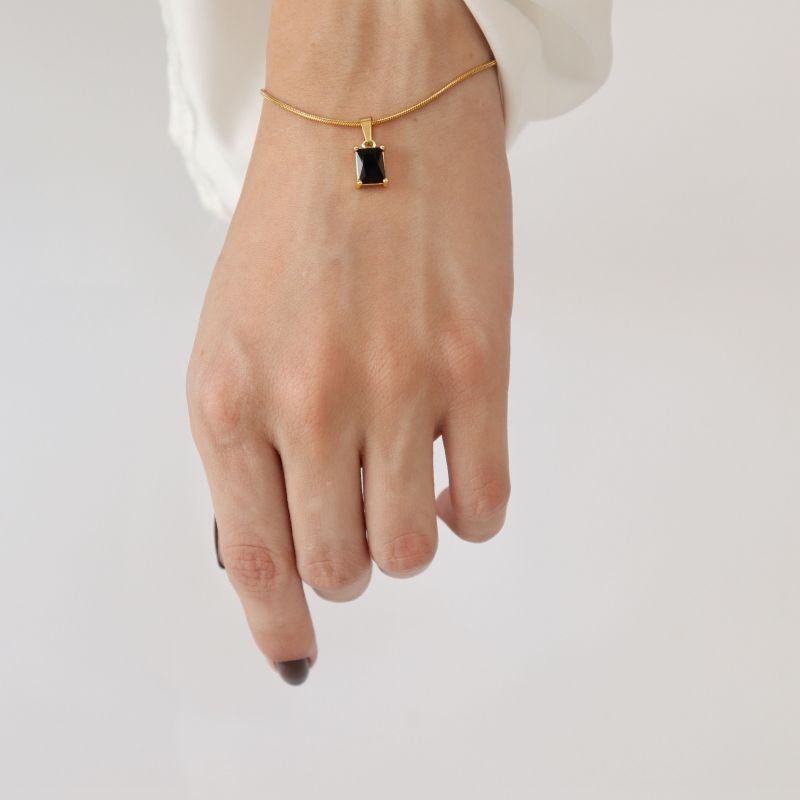 Pulseira Delicada com Pedrinha – Corrente Aço Inox e Detalhe Metálico